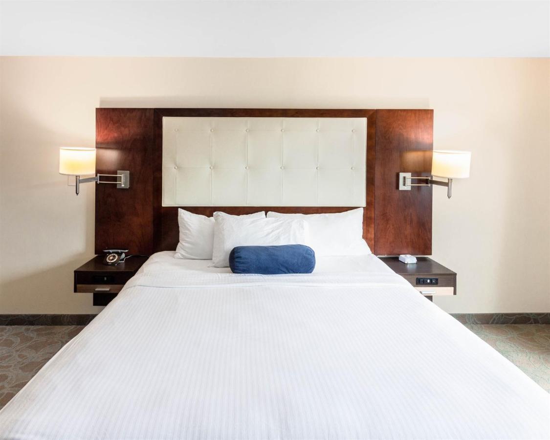 Aqua Blue Hotel 내러갠섯 외부 사진