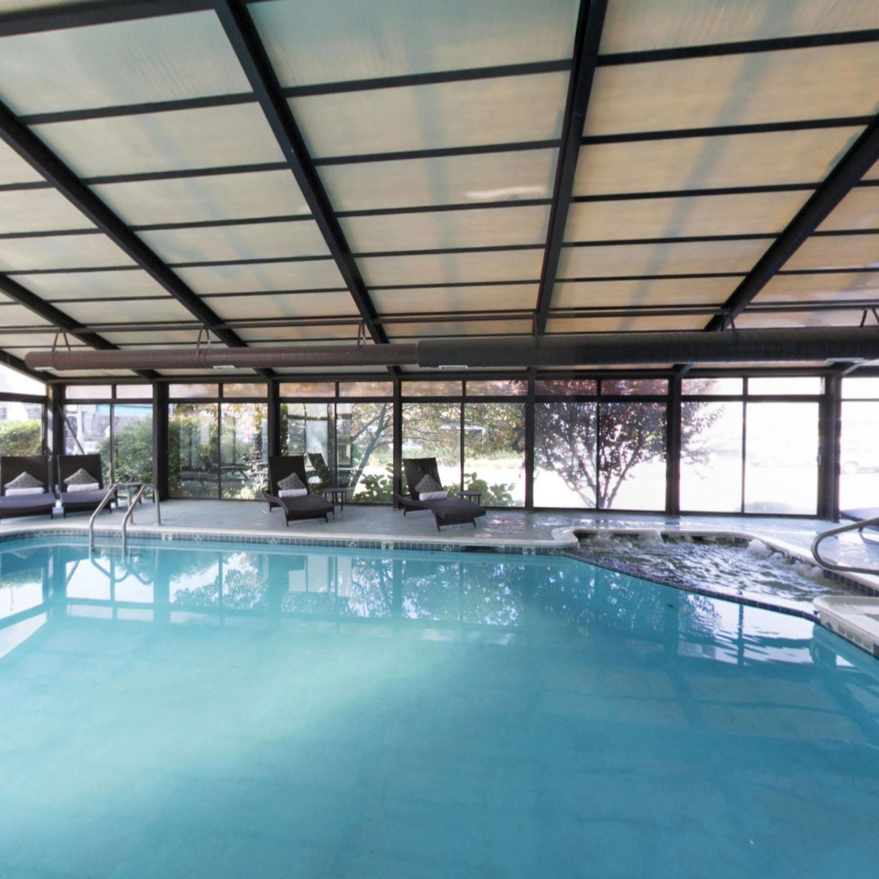 Aqua Blue Hotel 내러갠섯 외부 사진