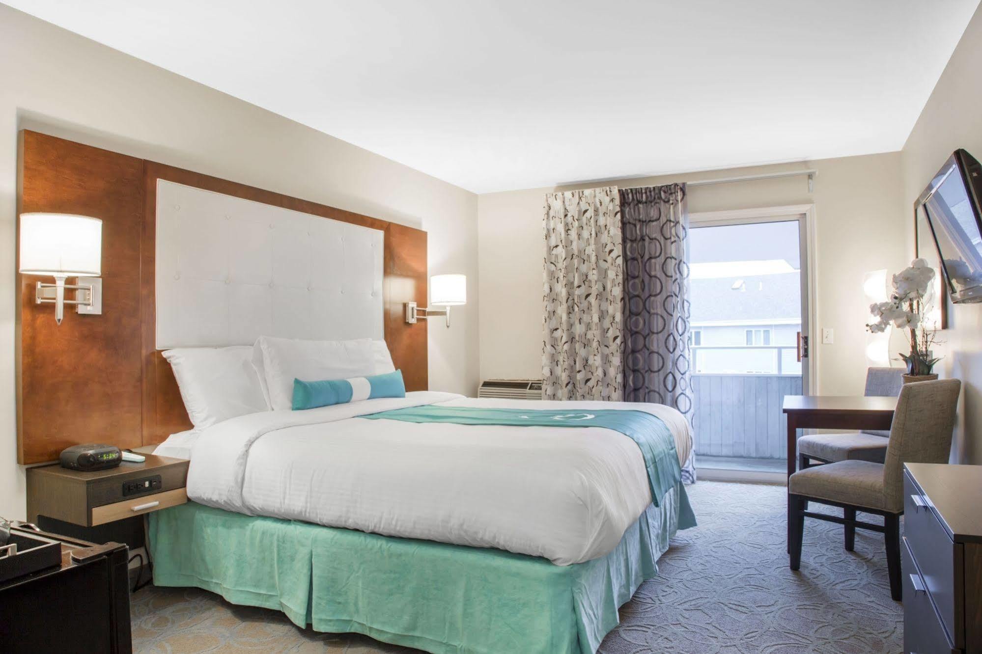 Aqua Blue Hotel 내러갠섯 외부 사진