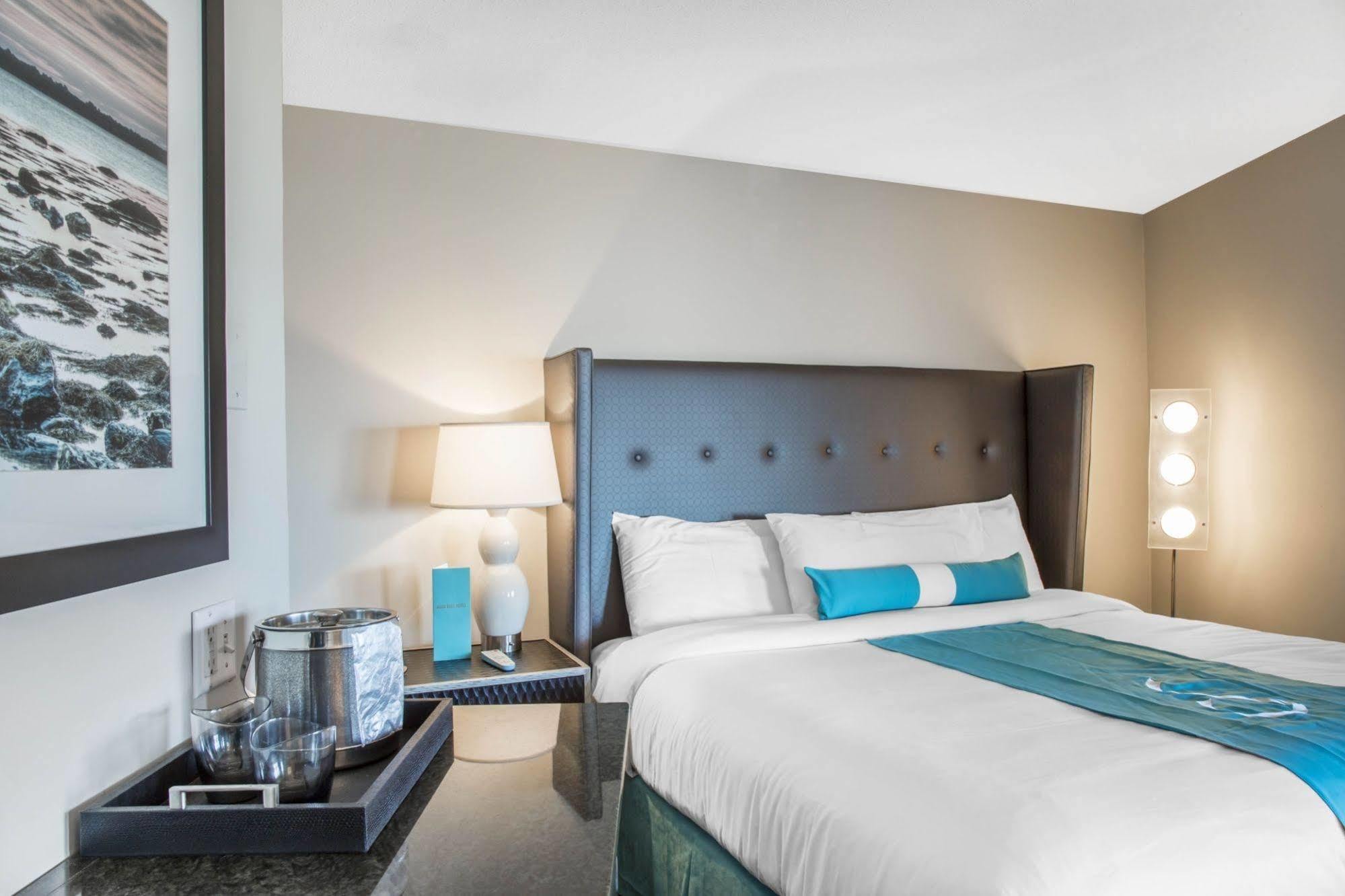Aqua Blue Hotel 내러갠섯 외부 사진